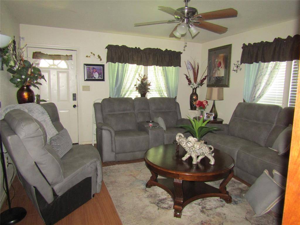 109 E Drane Avenue, Corsicana, TX 75110