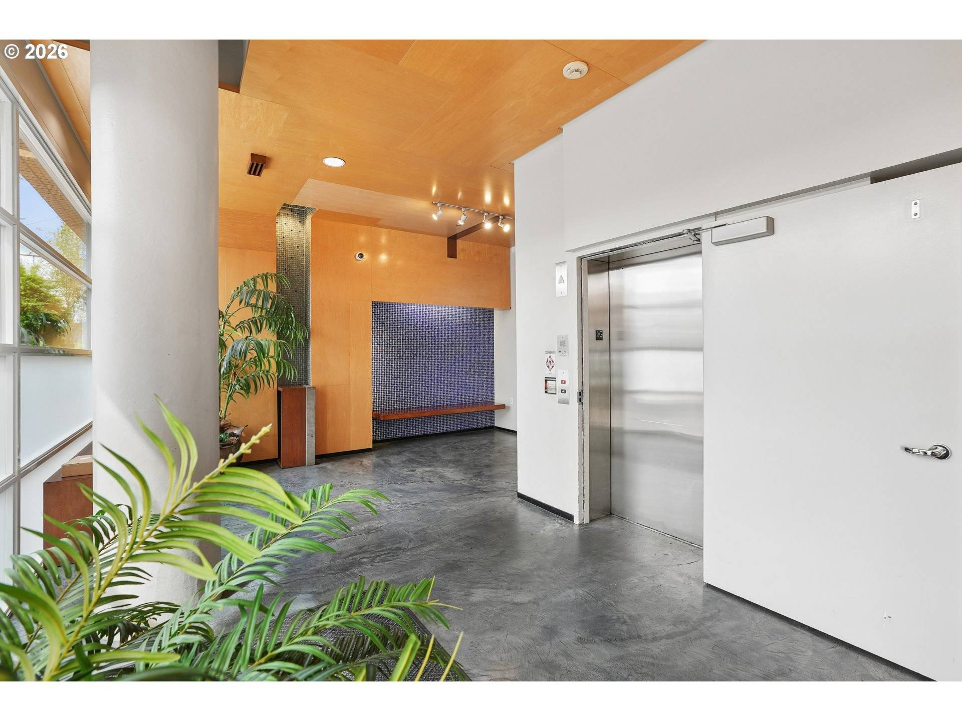 533 NE HOLLADAY ST #701, Portland, OR 97232