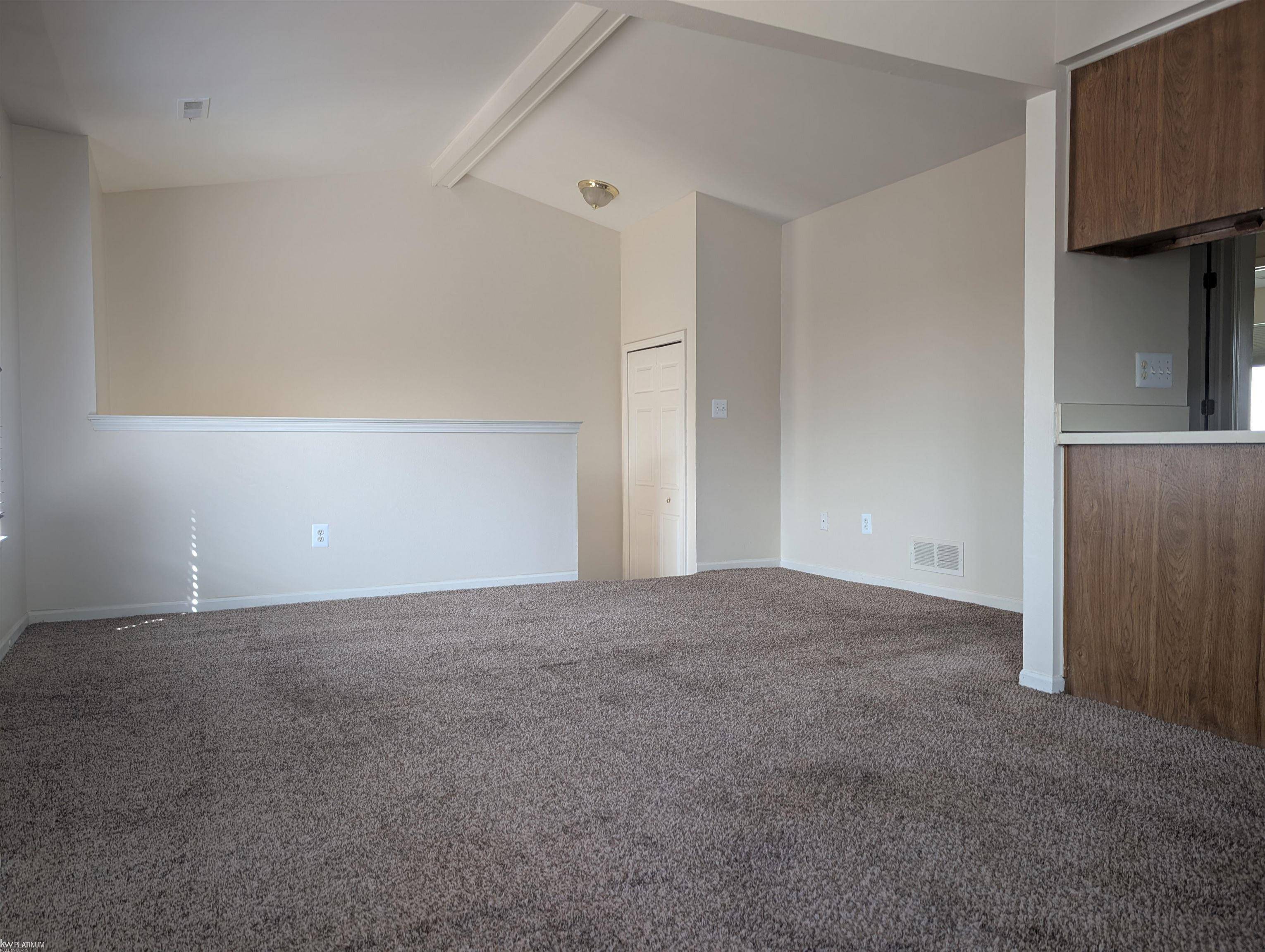 24192 Ashford LN, Clinton Twp, MI 48036