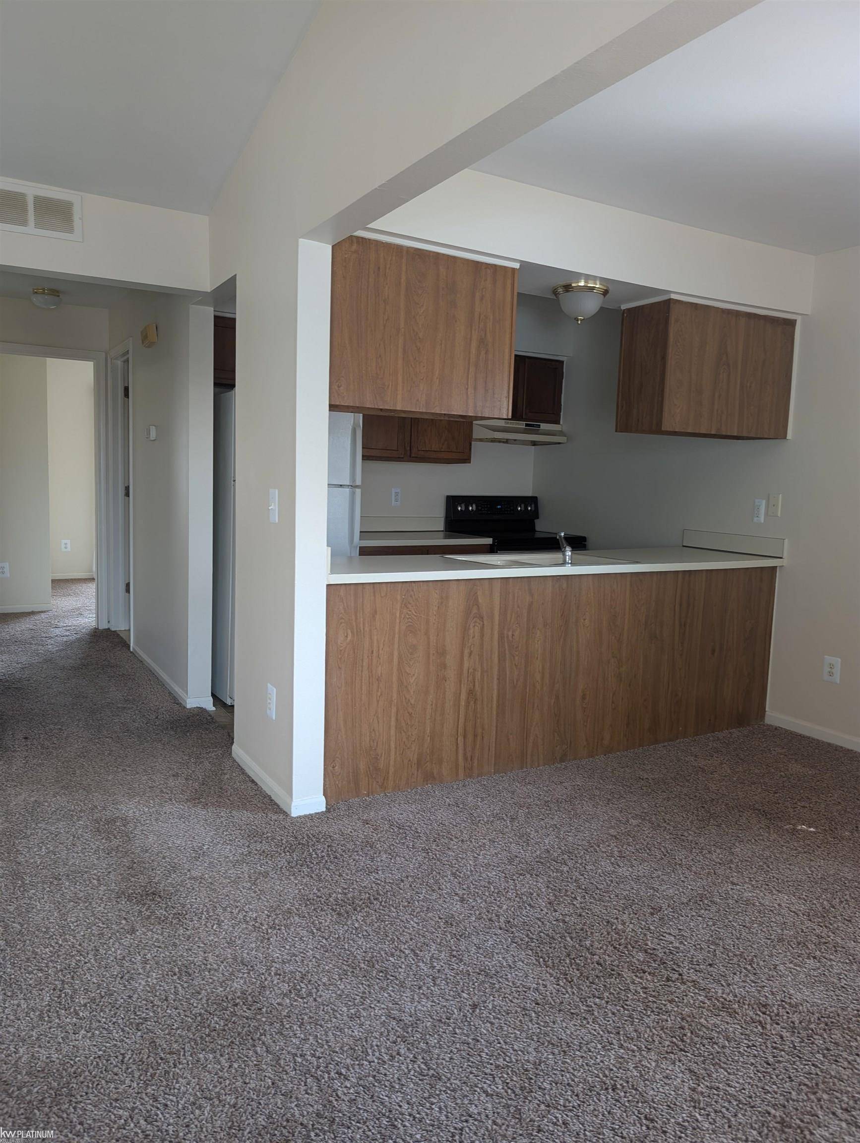 24192 Ashford LN, Clinton Twp, MI 48036