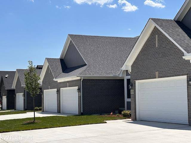 48389 Applegrove LN, Chesterfield Twp, MI 48051