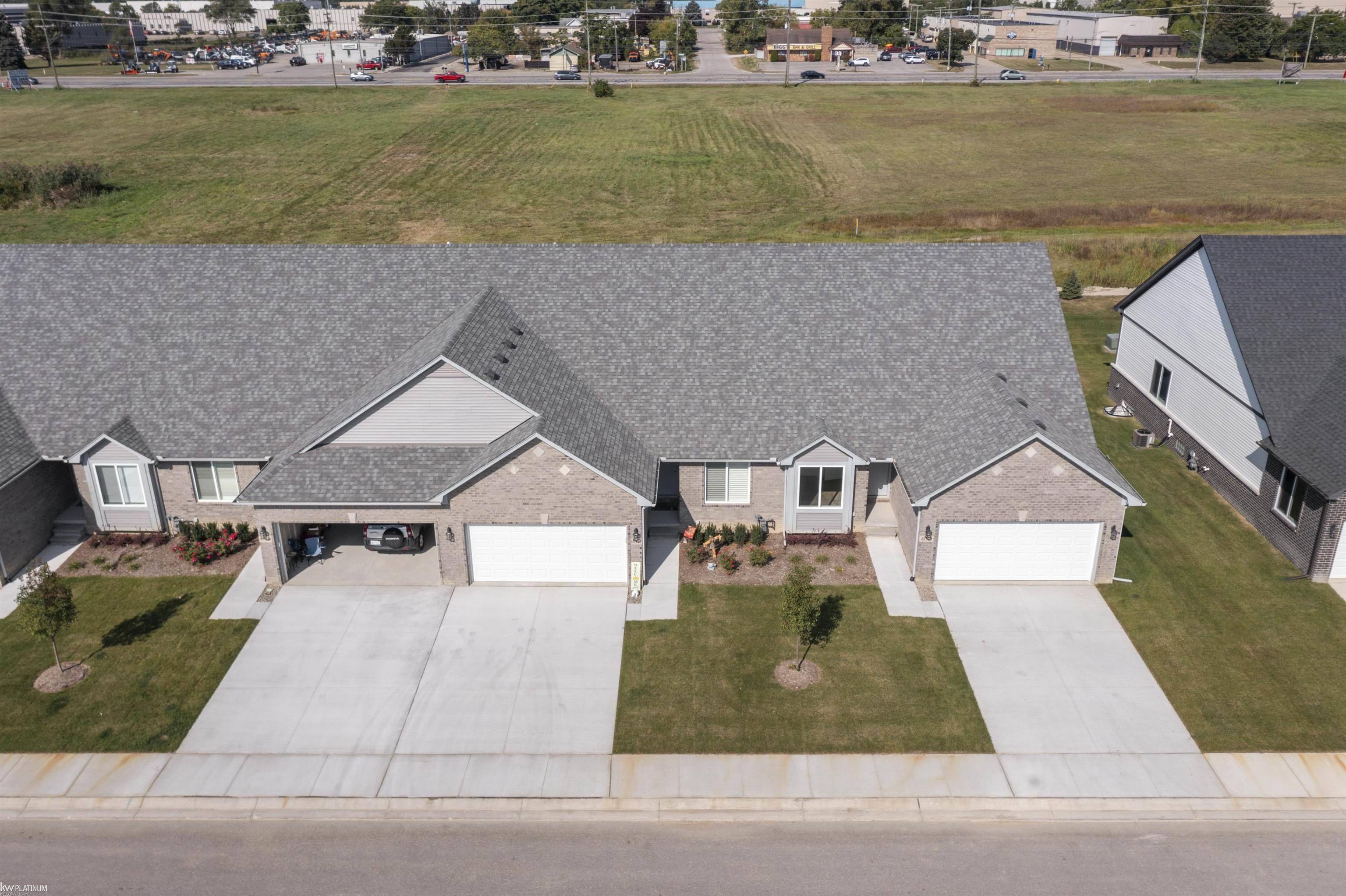 48389 Applegrove LN, Chesterfield Twp, MI 48051