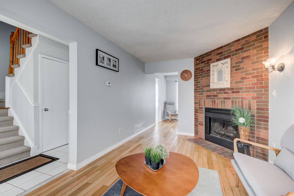 913 Dyer CT, Oshawa, ON L1K 1V9