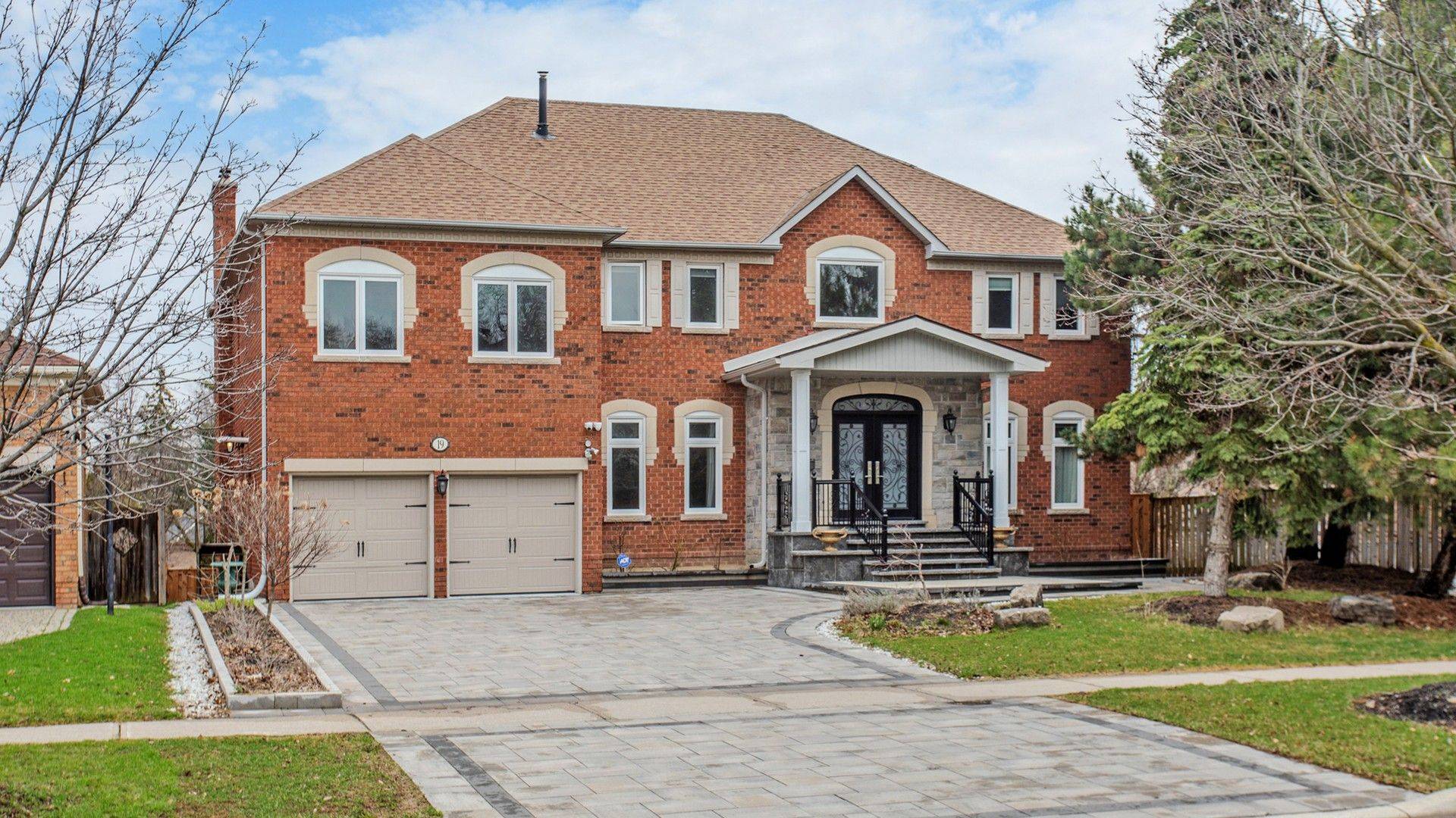 19 Spadina RD, Richmond Hill, ON L4B 2Y2