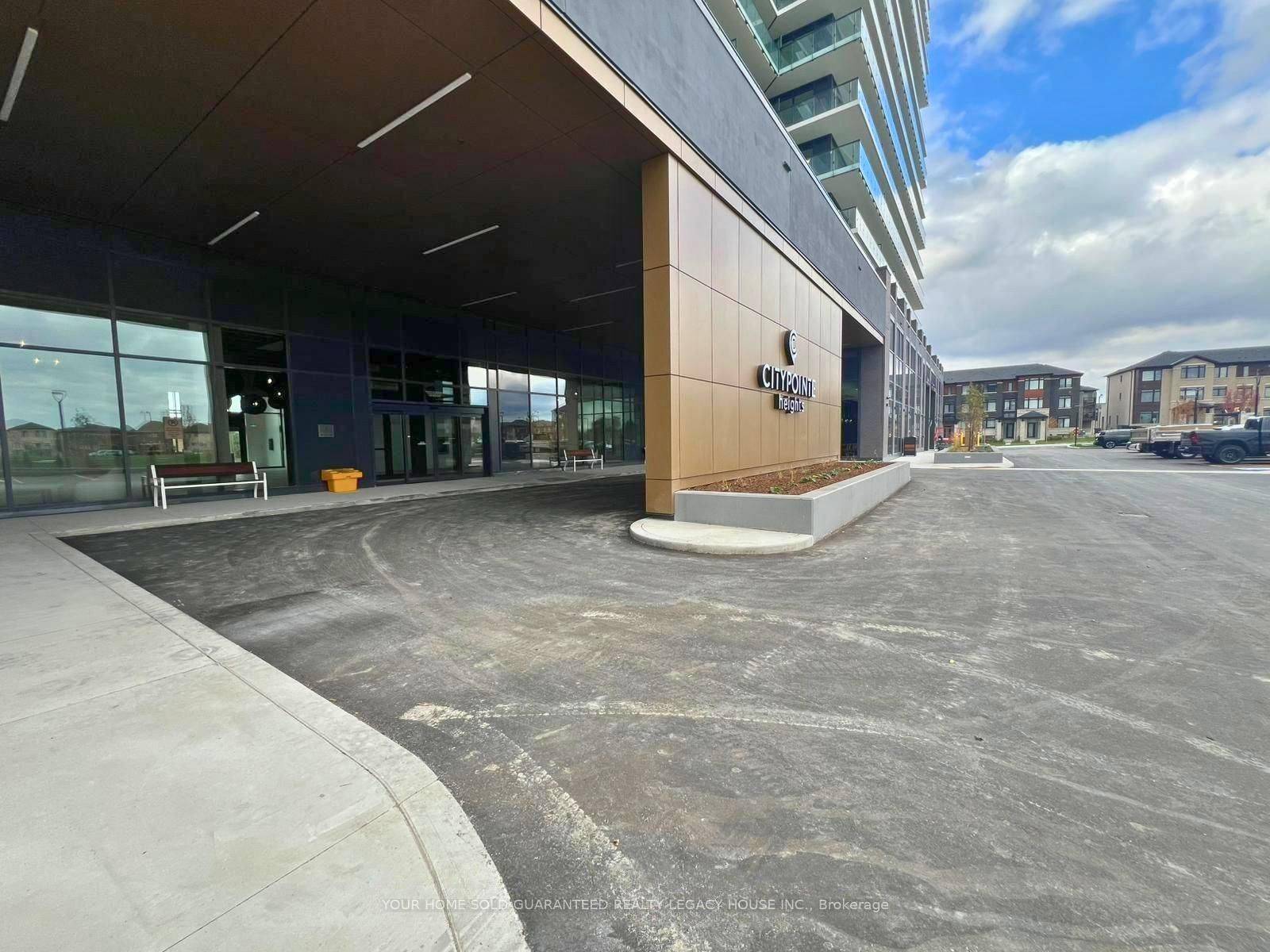 15 Skyridge DR #1206, Brampton, ON L6P 4S3