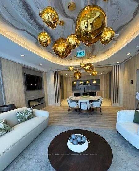 15 Skyridge DR #1206, Brampton, ON L6P 4S3