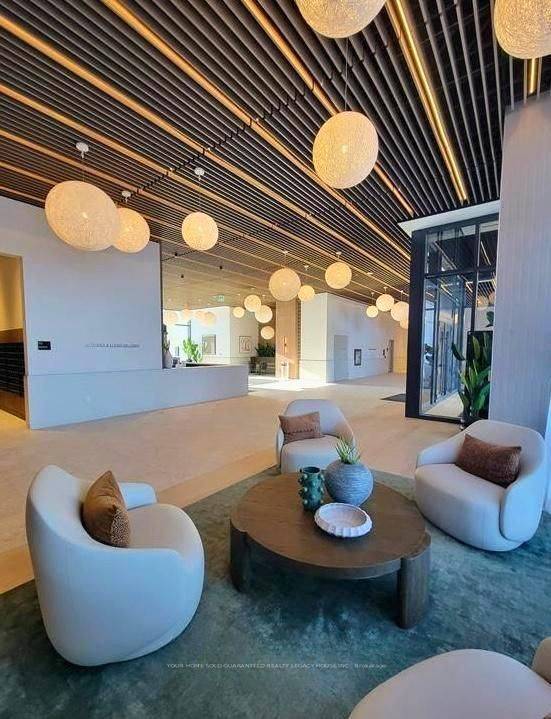 15 Skyridge DR #1206, Brampton, ON L6P 4S3