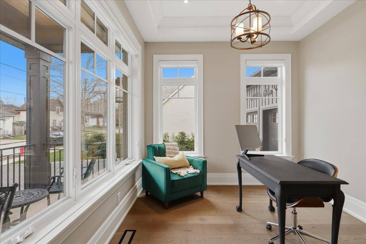 67 Robert ST, Milton, ON L9T 1G7