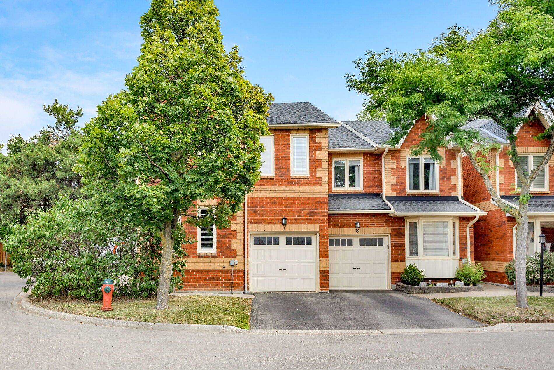 2006 Glenada CRES #7, Oakville, ON L6H 5R9