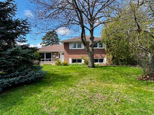 2075 Seabrook DR, Oakville, ON L6L 2T8