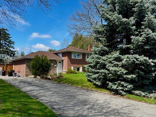 2075 Seabrook DR, Oakville, ON L6L 2T8