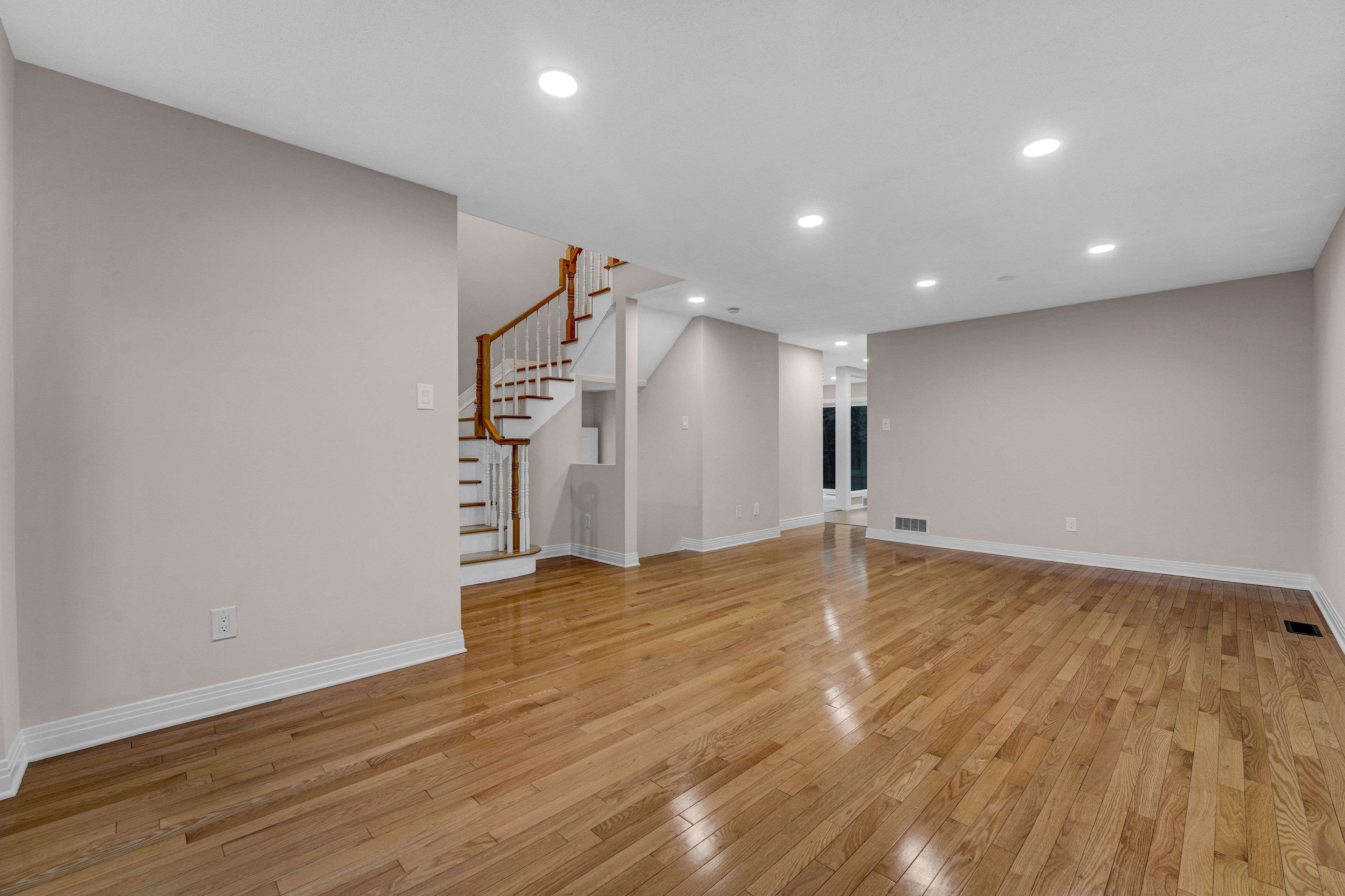 945 Cahill DR W, Hunt Club - Windsor Park Village And Area, ON K1V 2C3