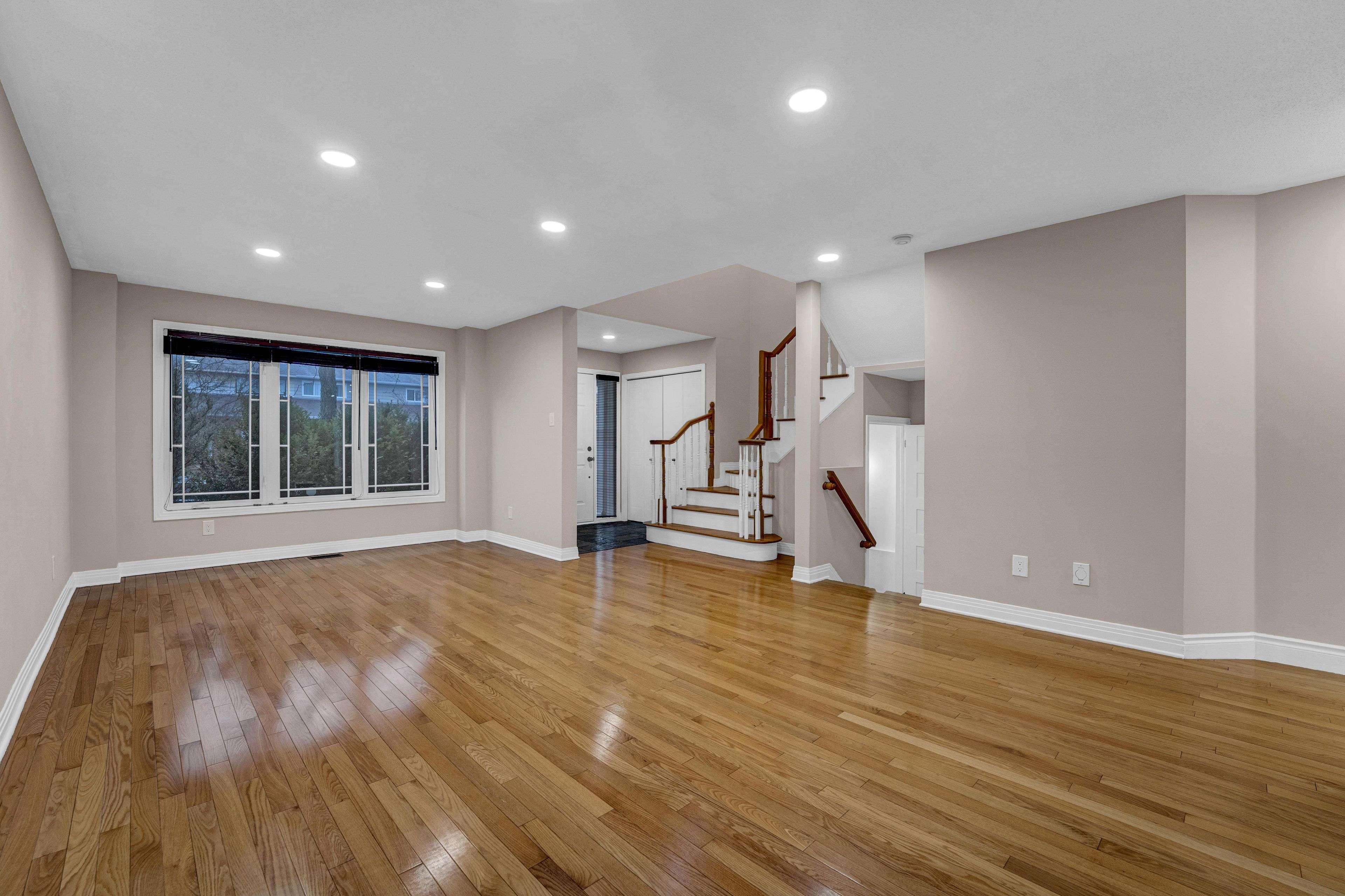 945 Cahill DR W, Hunt Club - Windsor Park Village And Area, ON K1V 2C3