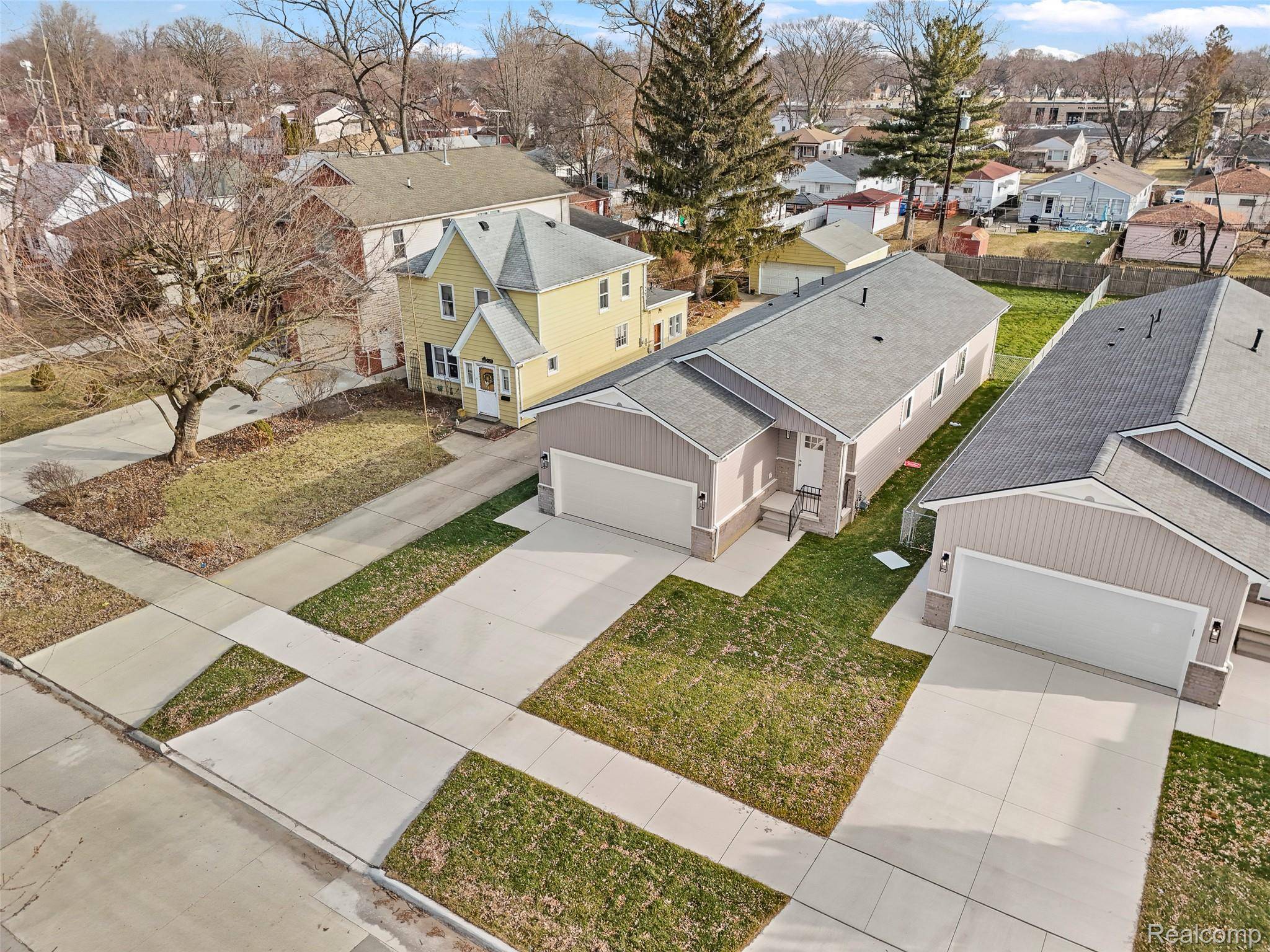 4833 Harding St, Dearborn Heights, MI 48125