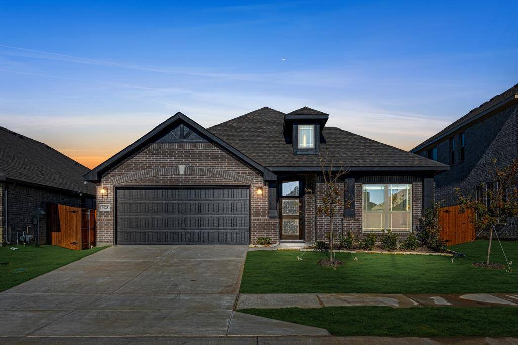 1028 River Oaks Drive, Godley, TX 76044