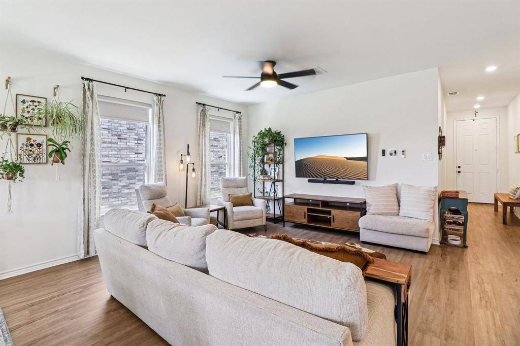 948 Brock Drive, Aubrey, TX 76227