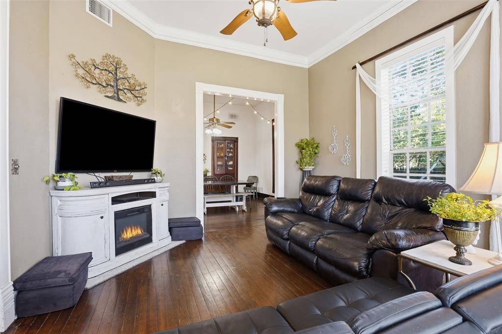 114 S Field Street, Cleburne, TX 76033