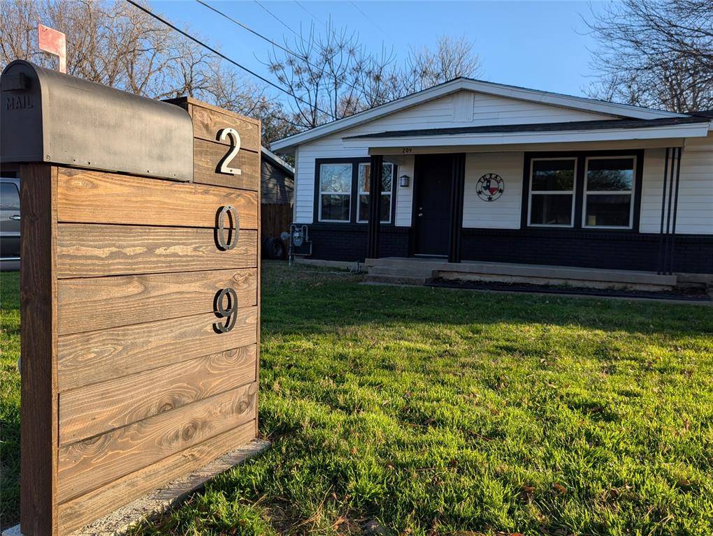 209 CEDAR Street, Hurst, TX 76053