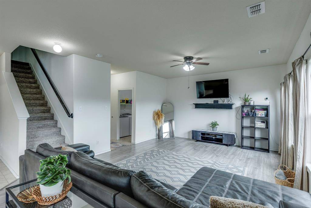 616 Cameron Way, Azle, TX 76020