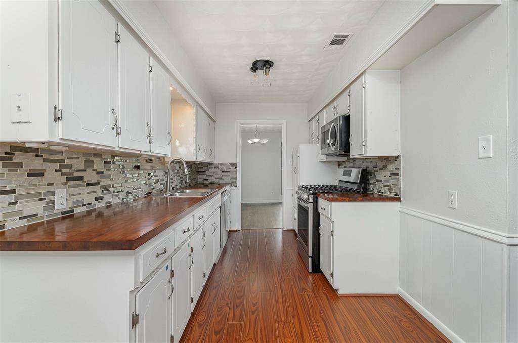 2640 Lakeland Drive, Dallas, TX 75228