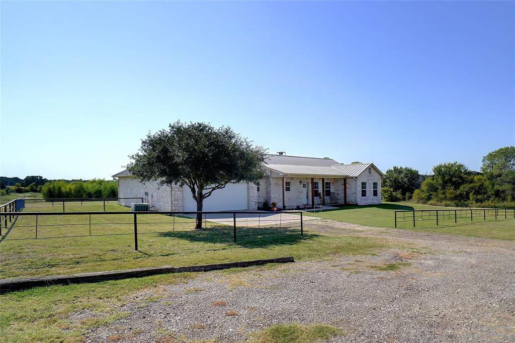 293 County Road 1111, Decatur, TX 76234