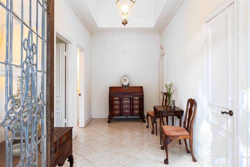 5805 Farquhar Lane, Dallas, TX 75209