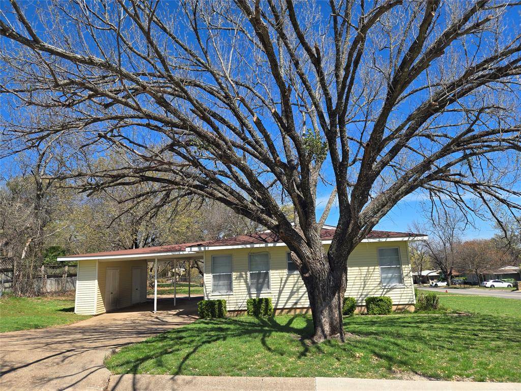 1224 S Lamar Street, Weatherford, TX 76086