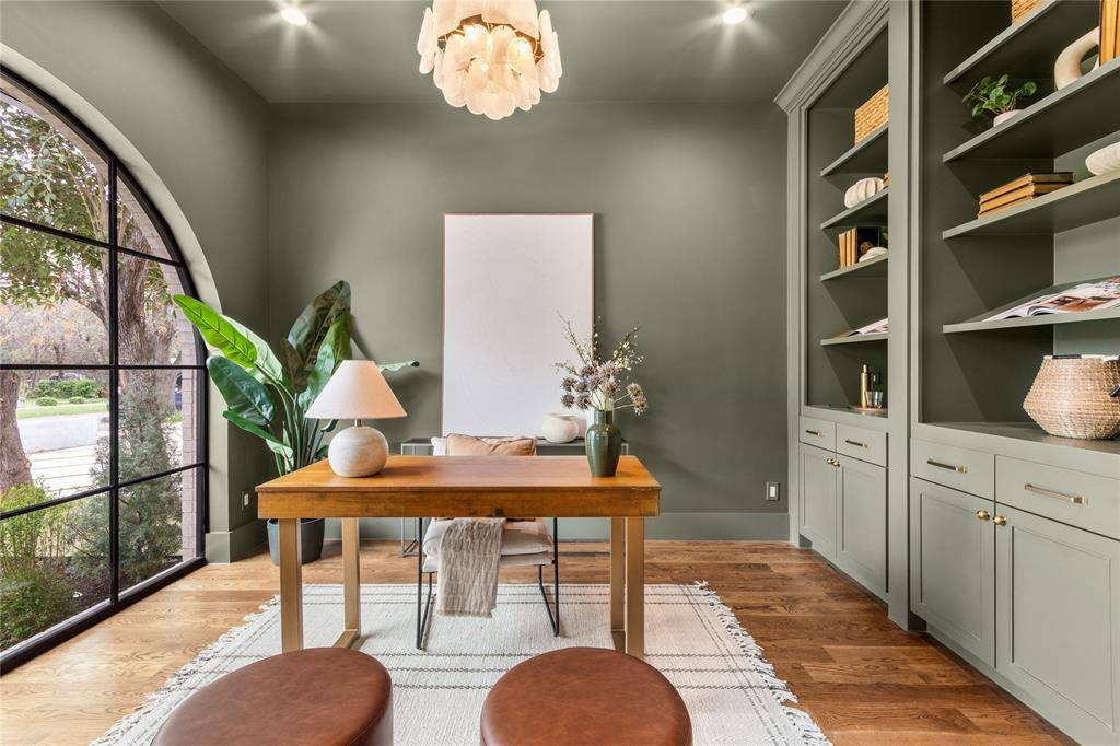 8611 San Fernando Way, Dallas, TX 75218