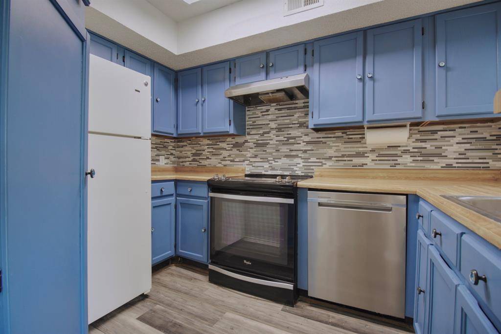 2301 Basil Drive #F211, Arlington, TX 76006