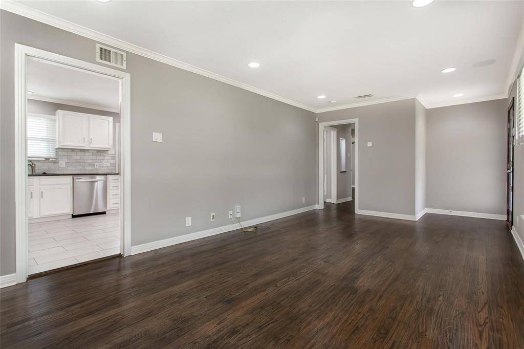 570 Bondstone Drive, Dallas, TX 75218