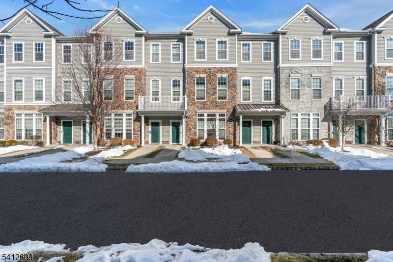 17 Jasmine Ln, Garfield City, NJ 07026