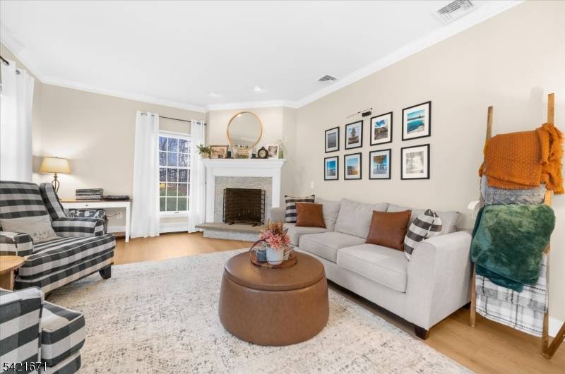 321 Bellis Rd, Holland Twp., NJ 08804