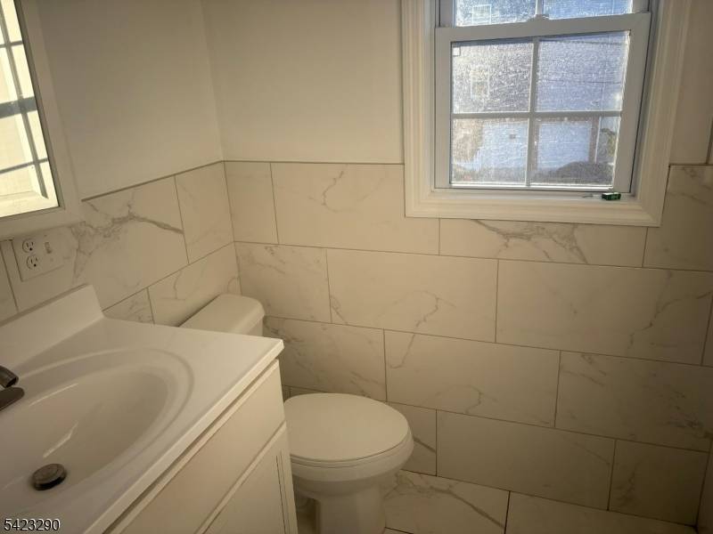 1019 E Grand St, Elizabeth City, NJ 07201