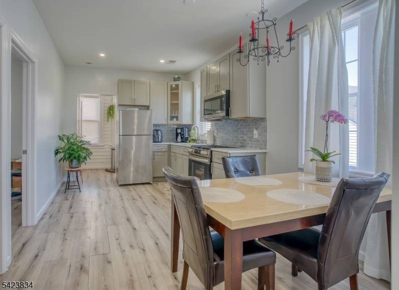 906 Roselle St, Linden City, NJ 07036