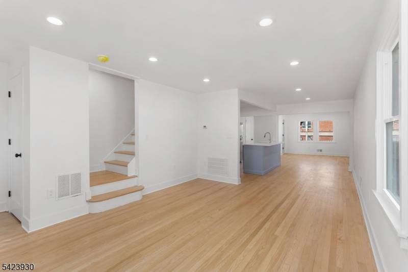 325 Hollywood Ave, Hillside Twp., NJ 07205