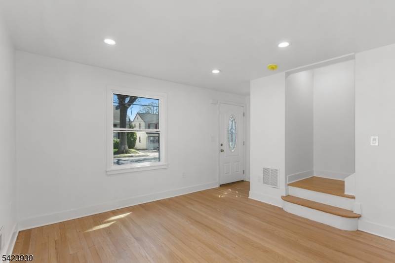 325 Hollywood Ave, Hillside Twp., NJ 07205