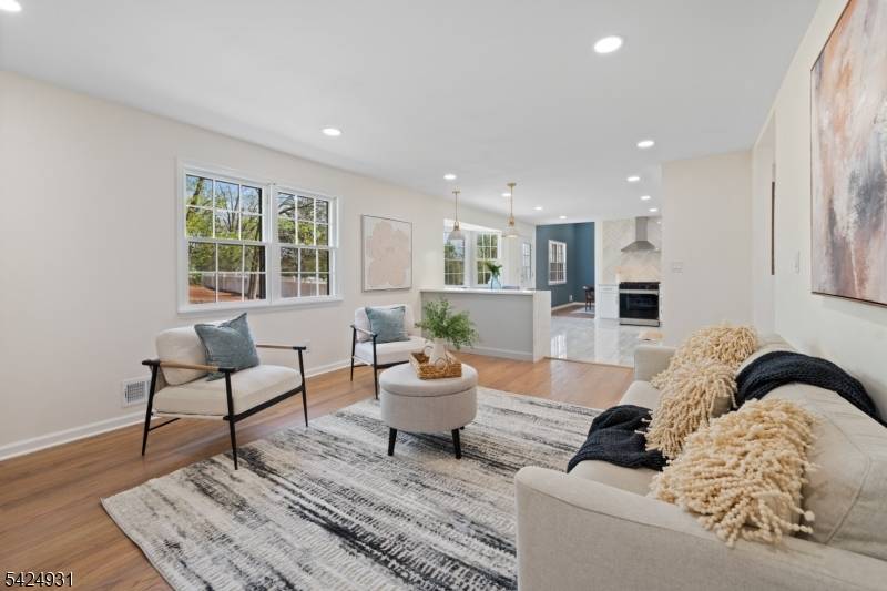 22 Hillcrest Rd, Hillsborough Twp., NJ 08844