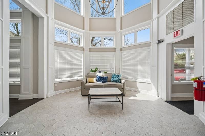 816 Kensington Ln, Livingston Twp., NJ 07039