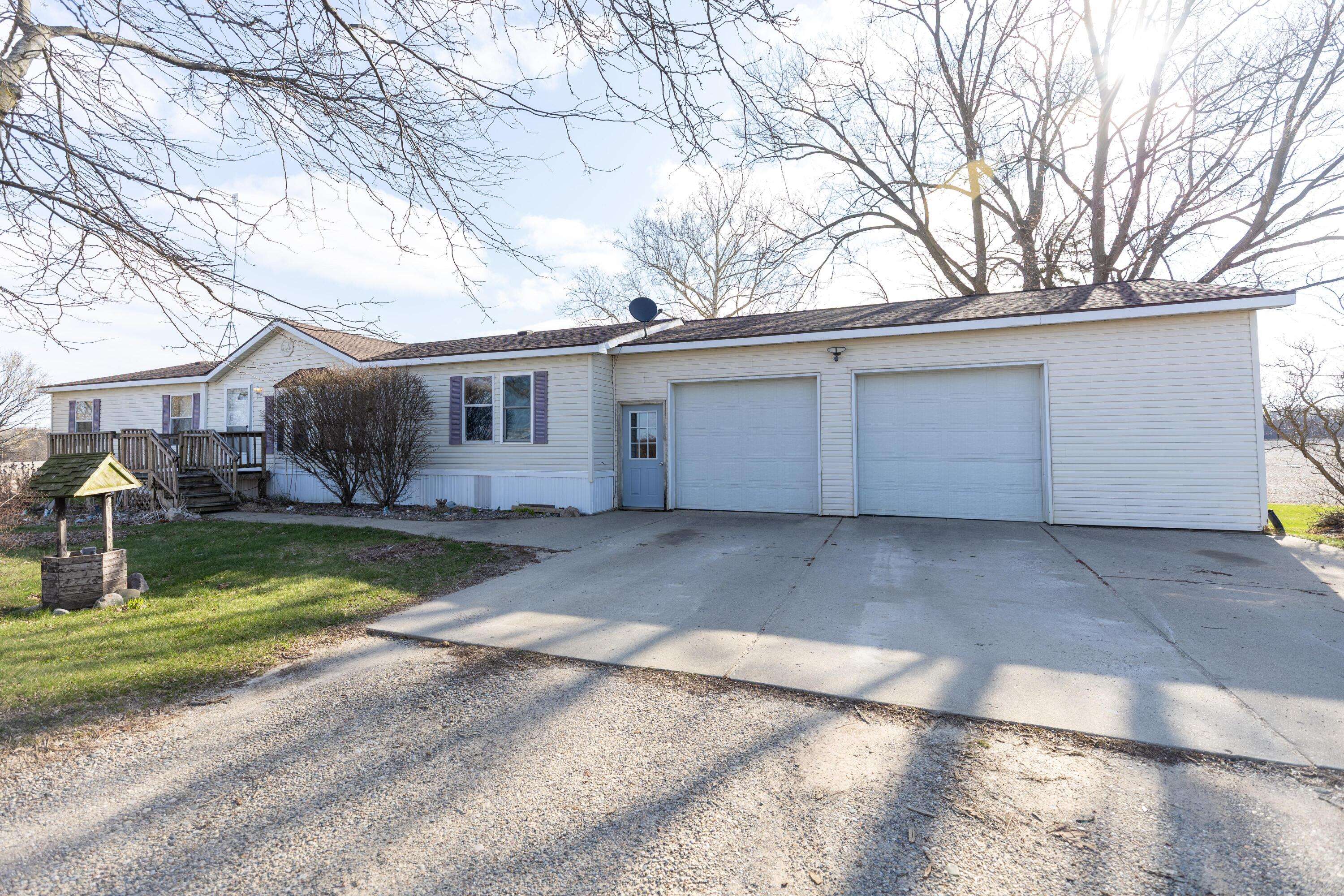 2822 Olmstead RD, Lyons Twp, MI 48860