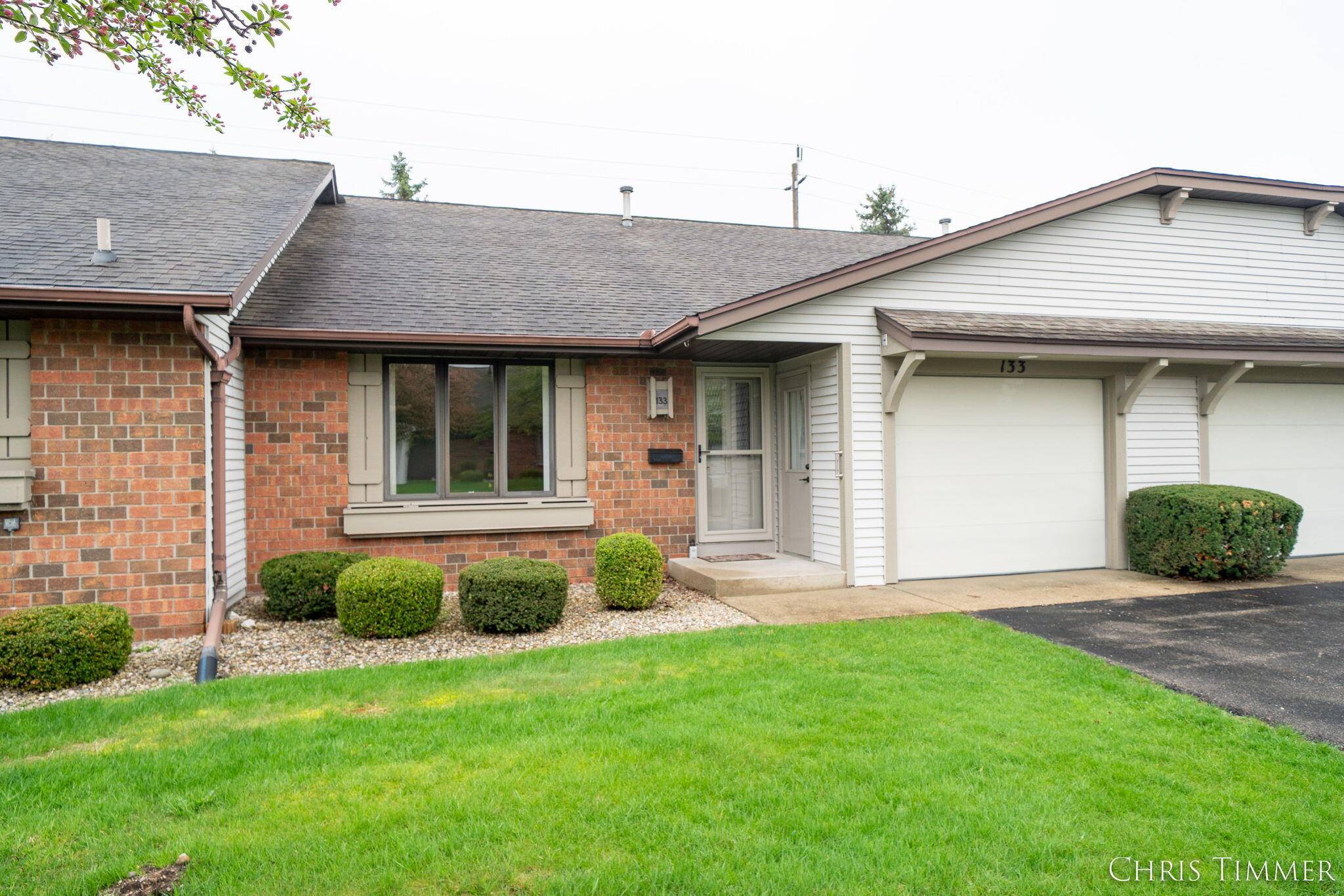 133 Parkside DR, Zeeland City, MI 49464