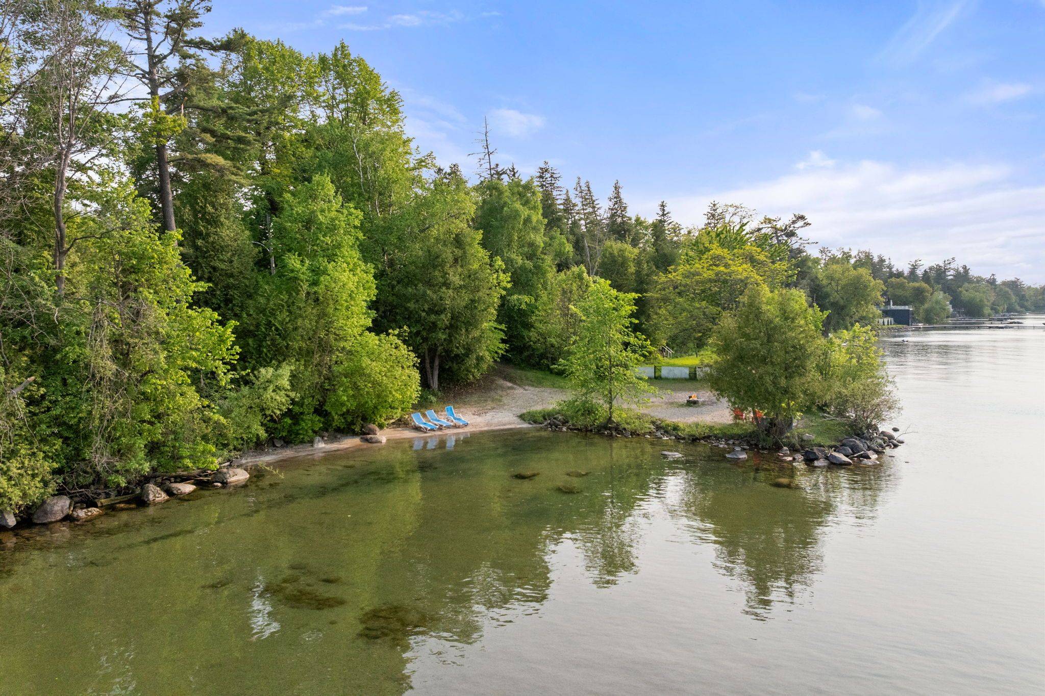 10 Maplewood LN, Georgina, ON L0E 1R0