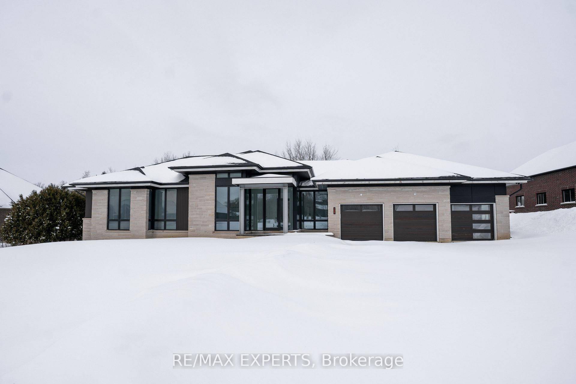 130 Dale CRES, Bradford West Gwillimbury, ON L0L 1L0