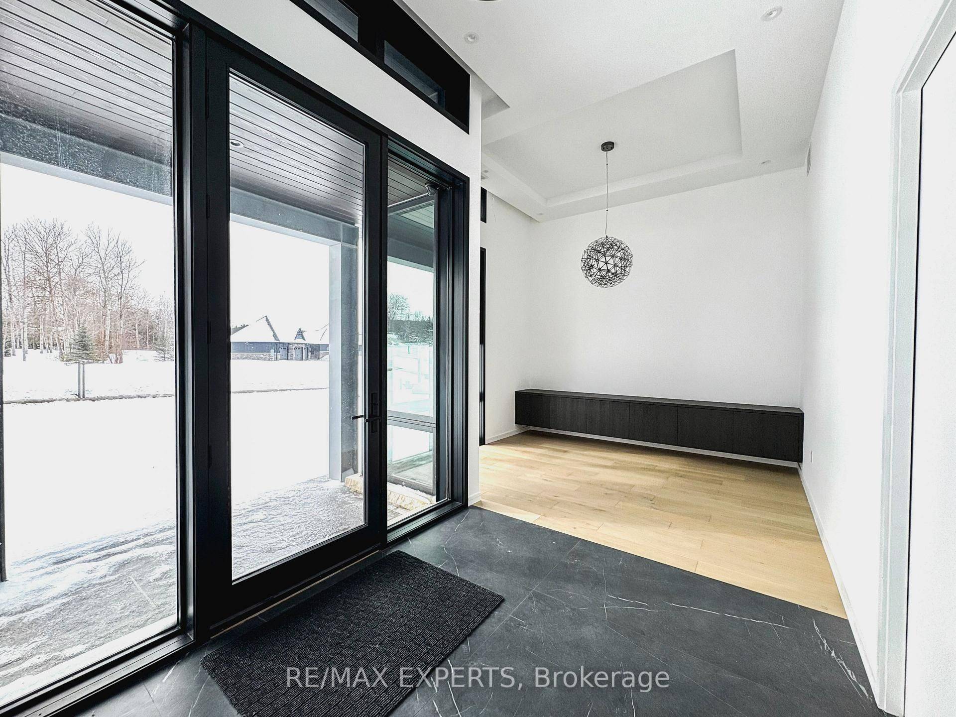 130 Dale CRES, Bradford West Gwillimbury, ON L0L 1L0