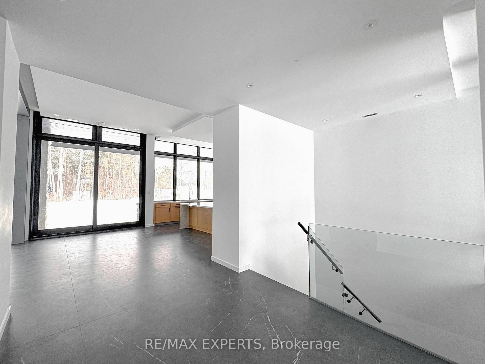 130 Dale CRES, Bradford West Gwillimbury, ON L0L 1L0