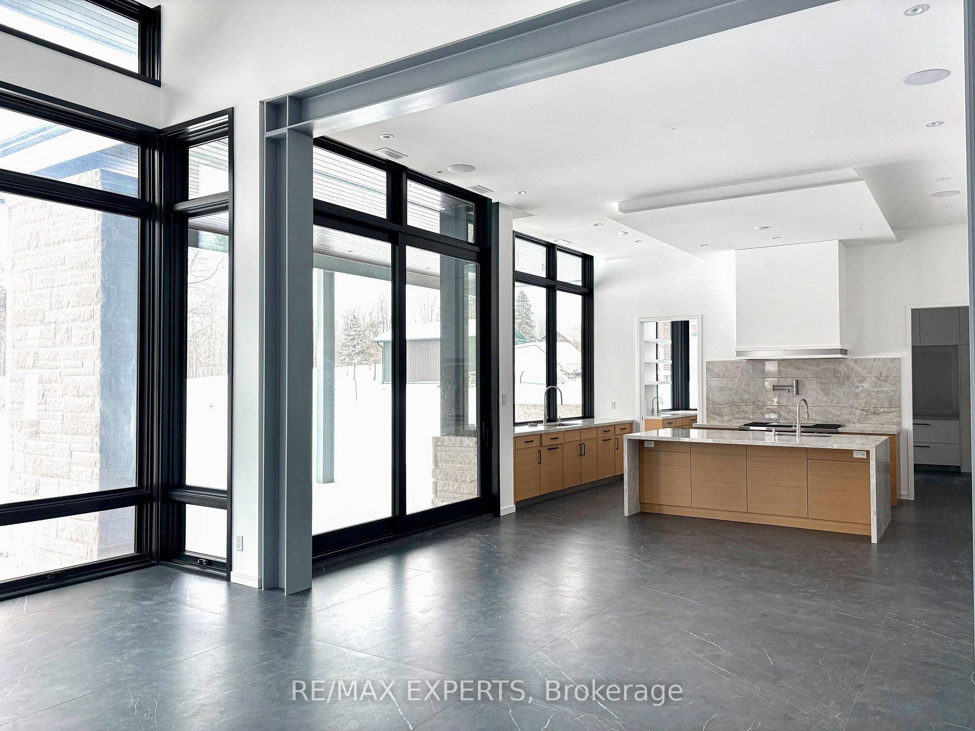 130 Dale CRES, Bradford West Gwillimbury, ON L0L 1L0