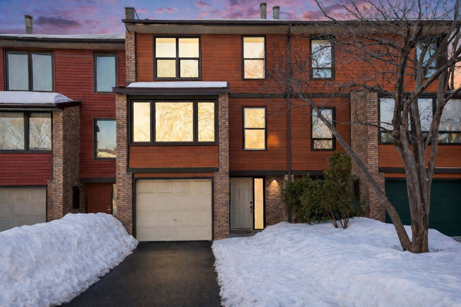 4 Marielle CT, Britannia Heights - Queensway Terrace N And Area, ON K2B 8P4