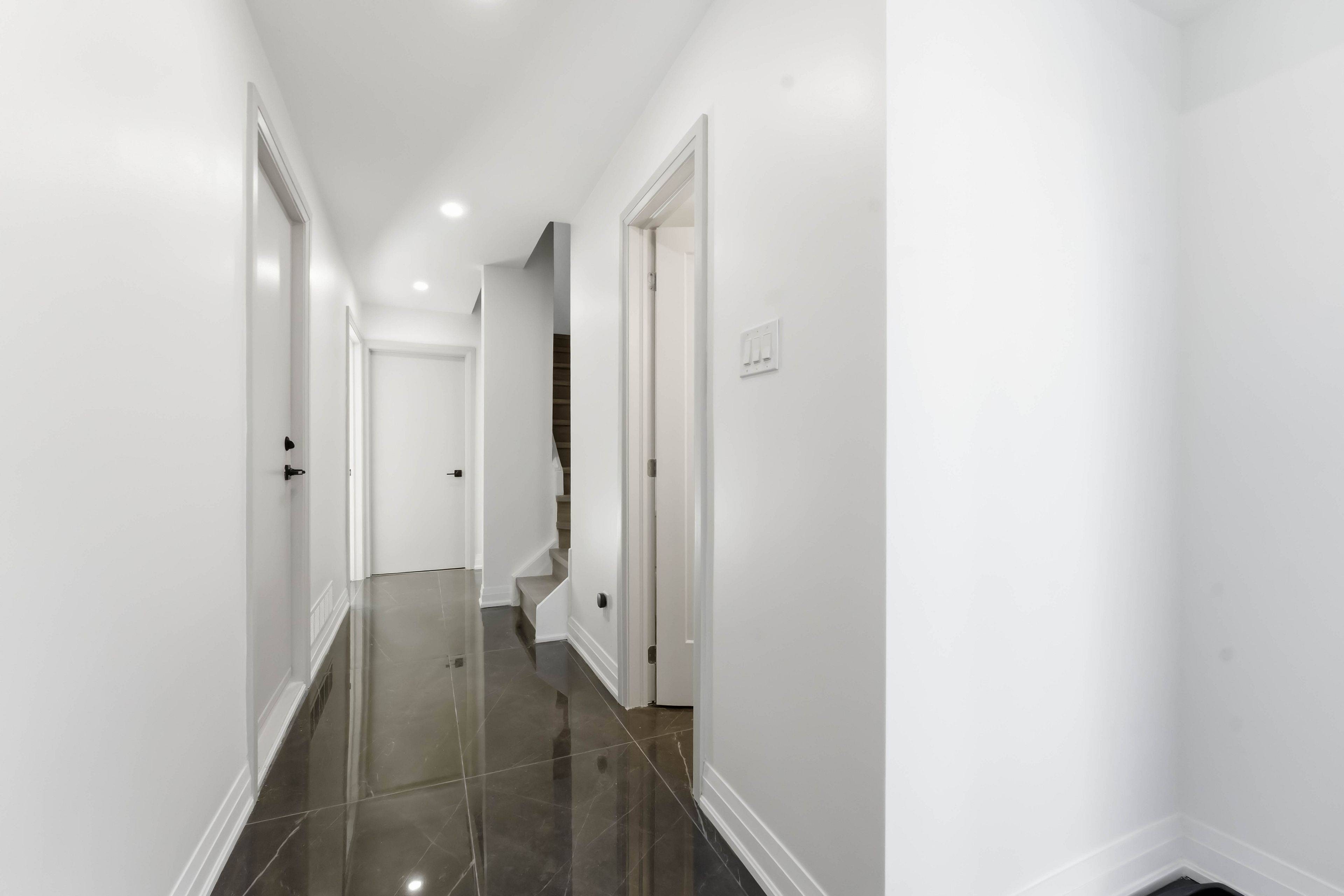 4 Marielle CT, Britannia Heights - Queensway Terrace N And Area, ON K2B 8P4