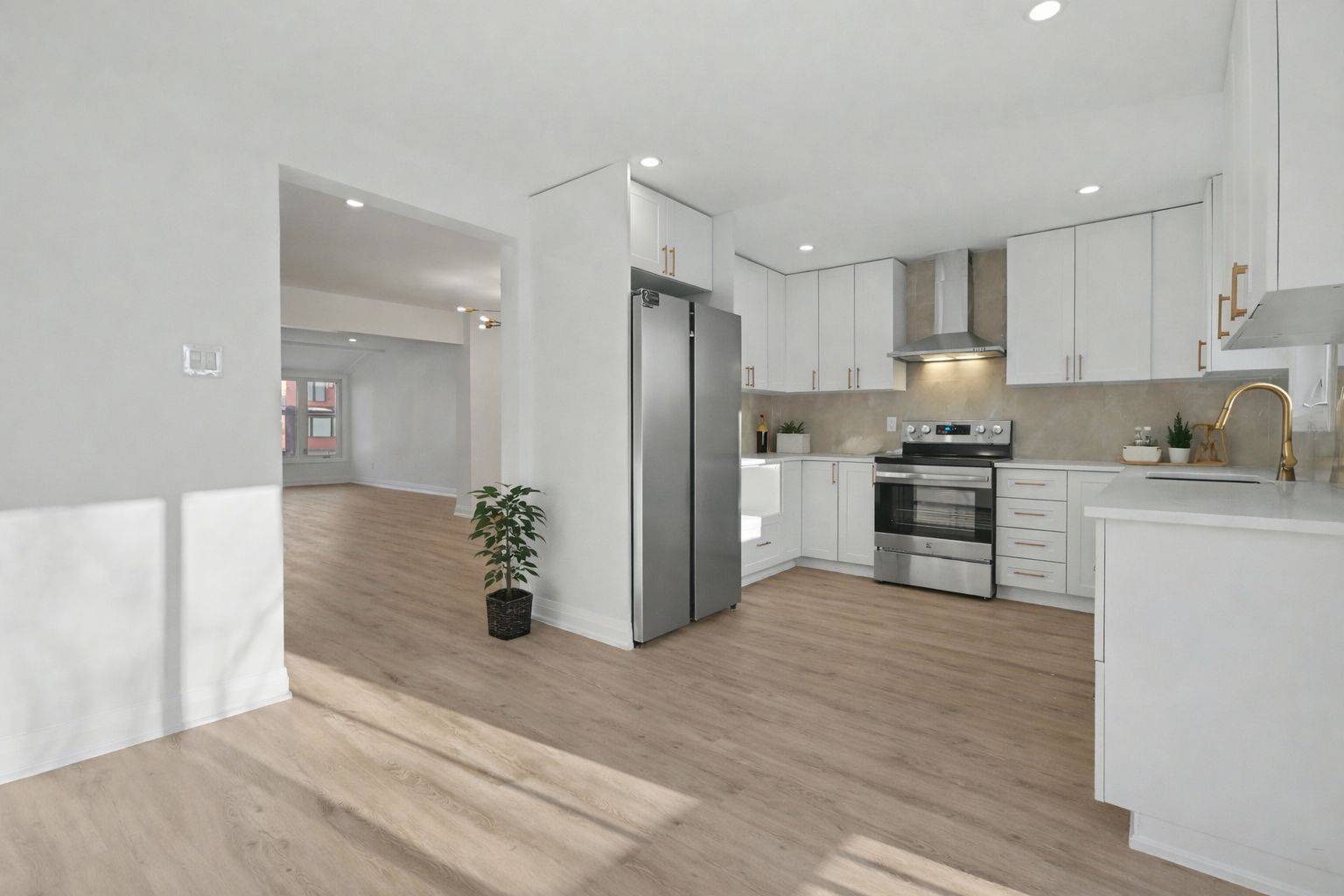 4 Marielle CT, Britannia Heights - Queensway Terrace N And Area, ON K2B 8P4