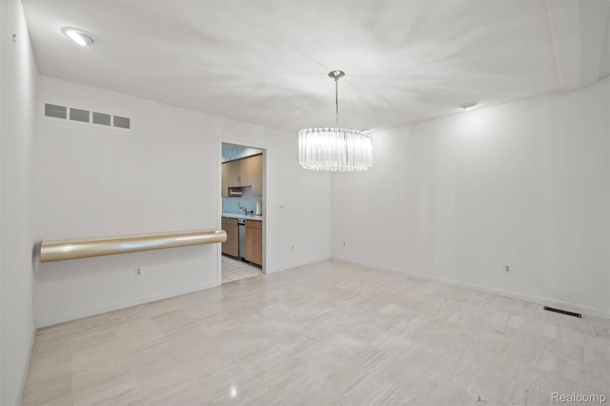 5129 Woodlands LN, Bloomfield Hills, MI 48302