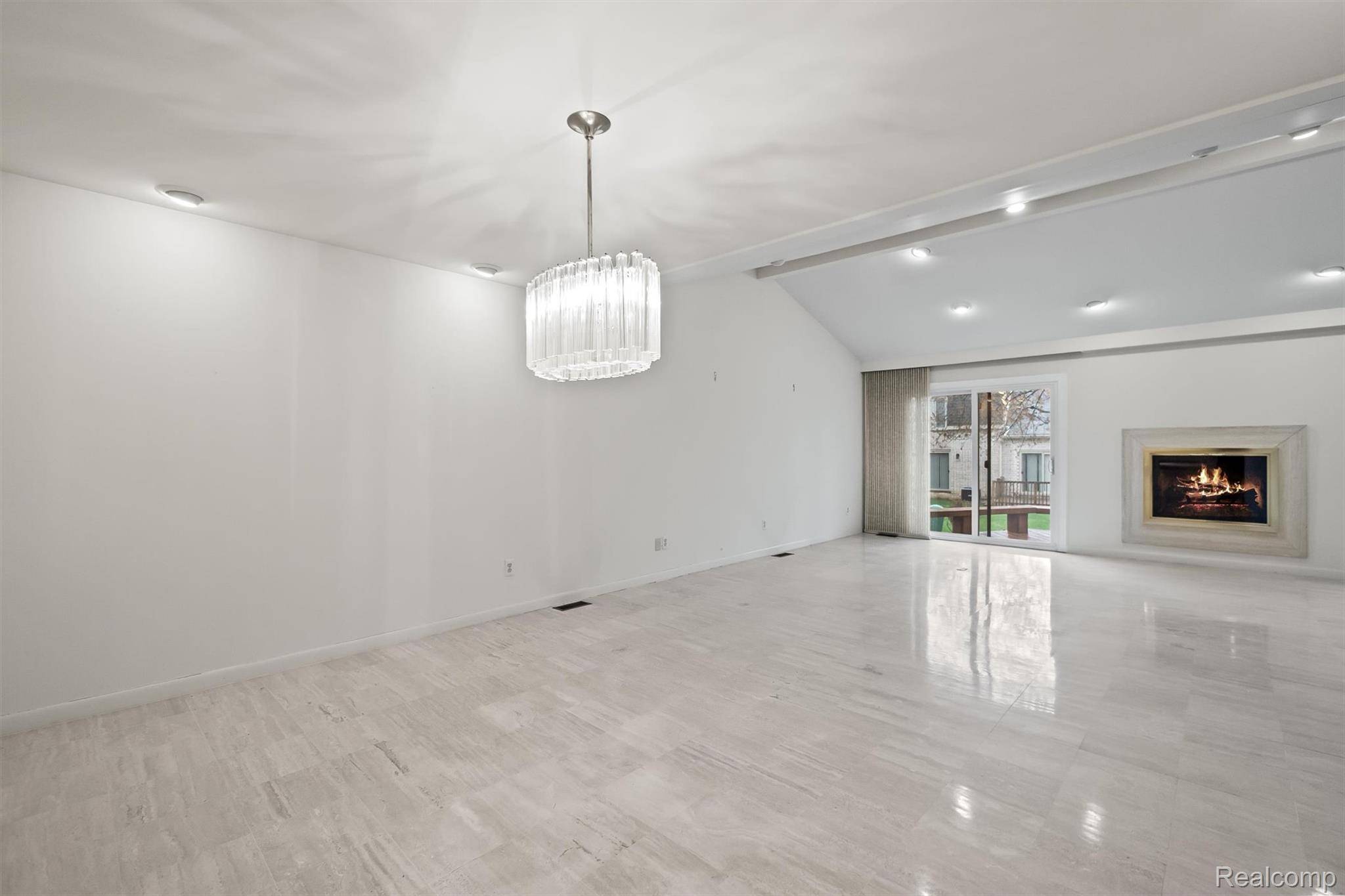 5129 Woodlands LN, Bloomfield Hills, MI 48302